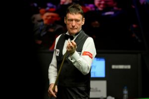 Jimmy White chalking his cue at the 2023 World Seniors Snooker Championship.